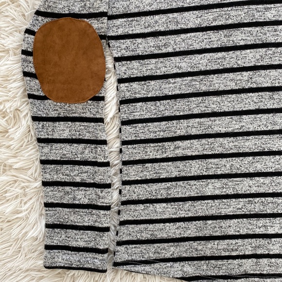 Mine Button Back Scoop Neck LS Top 💗 Heather Gray & Black - Picture 10 of 16